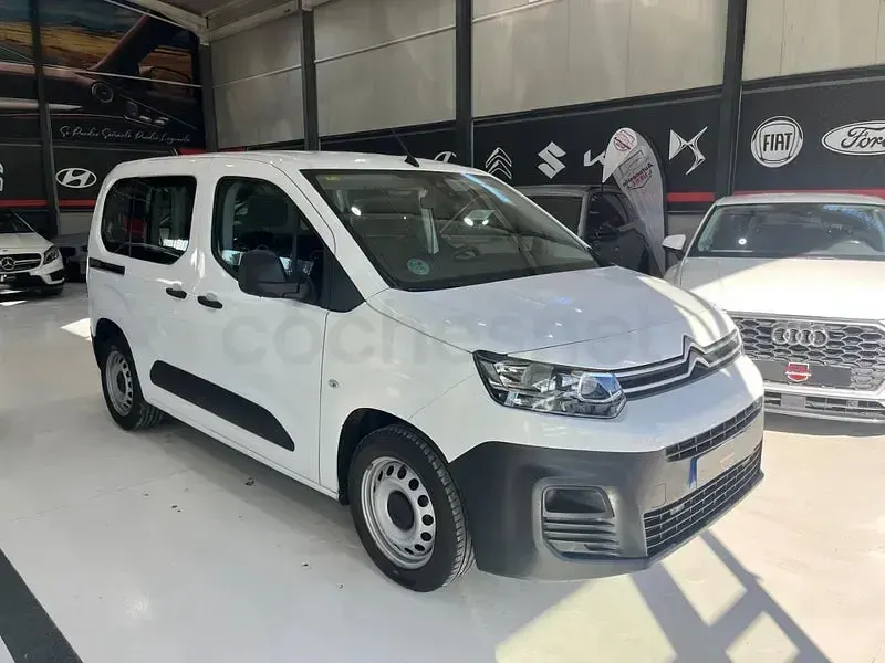 Usado Citroën Berlingo Live 102 CV (75 kW) 2020 Blanco Monovolumen