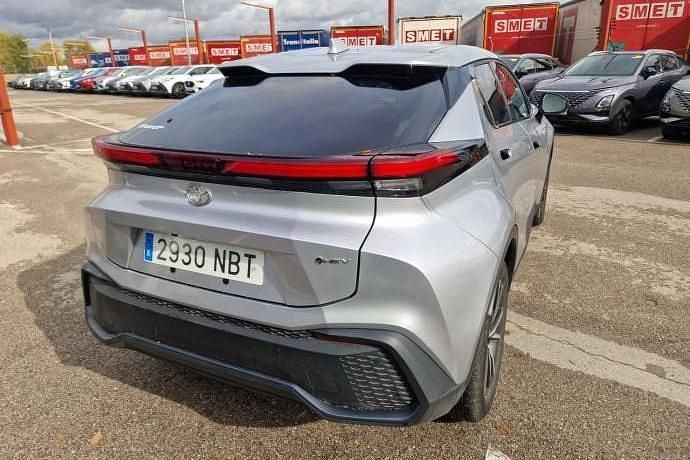Usado Toyota C-HR Advance 141 CV (103 kW) 2025 Gris SUV