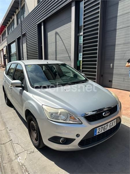 Gris / plata Usado 2010 Ford Focus Trend Familiar | 3999 € (Precio justo) - Imagen 1/4