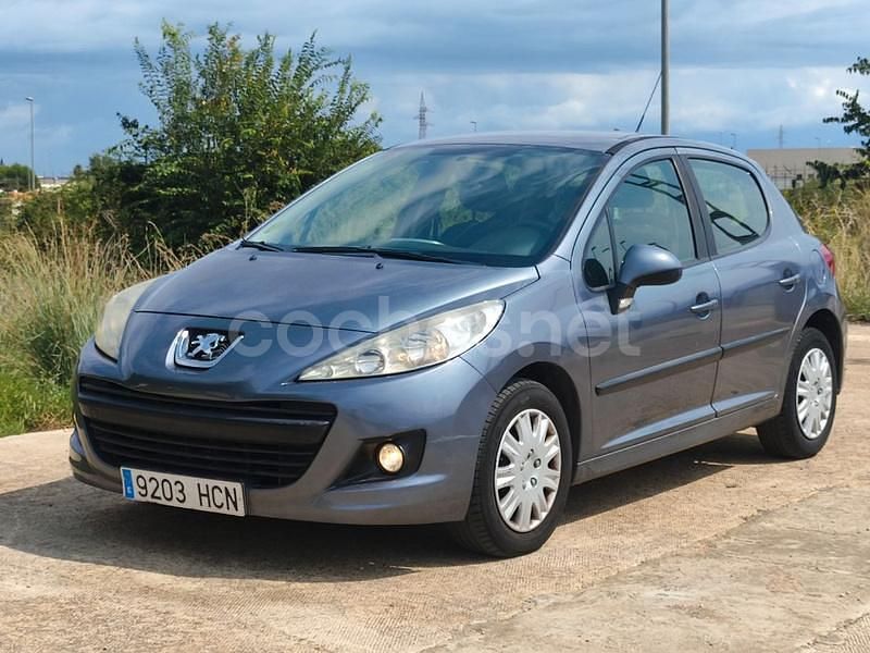 Usado Peugeot 207 70 CV (51 kW) 2011 Gris / plata Berlina
