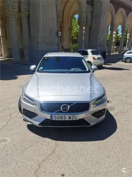 Usado Volvo V60 Momentum 150 CV (110 kW) 2021 Gris / plata Familiar