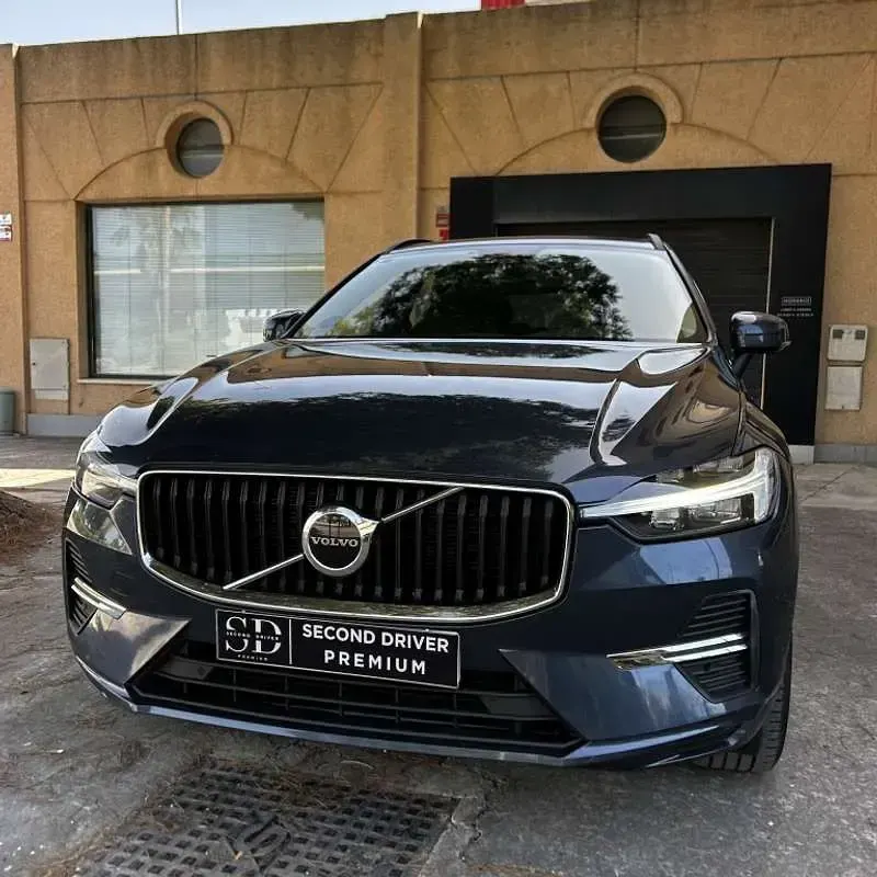 Usado Volvo XC60 Momentum 197 CV (144 kW) 2022 Azul SUV