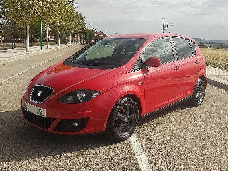 Usado Seat Altea Ecomotive 105 CV (77 kW) 2014 Rojo Monovolumen