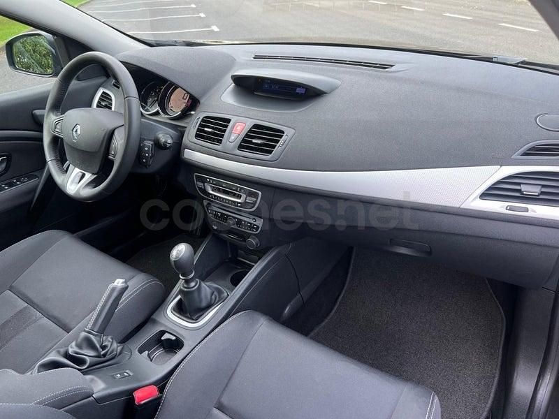 Usado Renault Mégane Dynamique 105 CV (77 kW) 2010 Negro Berlina