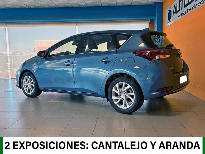 Usado Toyota Auris Hybrid Advance 136 CV (100 kW) 2019 Azul Berlina