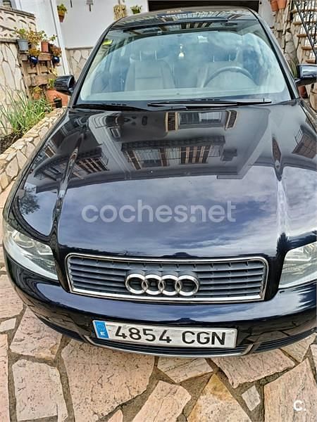 Usado Audi A4 130 CV (95 kW) 2003 Azul Berlina