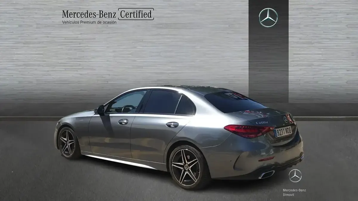 Usado Mercedes C200 AMG line 163 CV (119 kW) 2022 Gris Familiar
