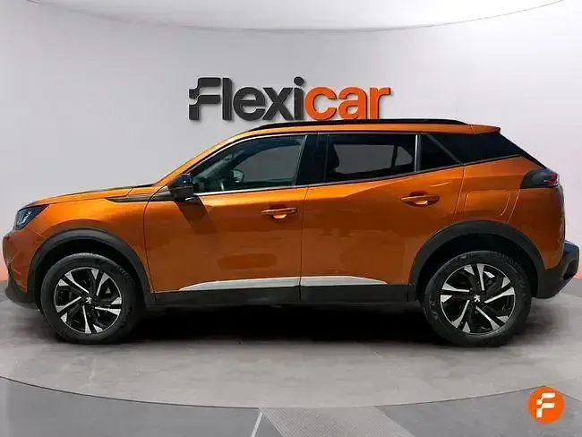 Usado Peugeot 2008 Allure 100 CV (73 kW) 2023 Naranja SUV