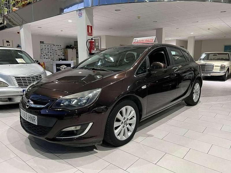 Marrón Usado 2013 Opel Astra Selective Berlina | 6500 € (Precio justo) - Imagen 1/4