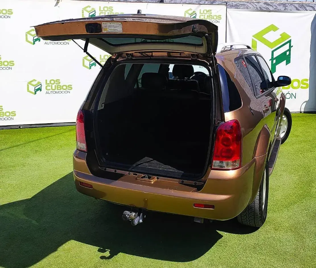 Usado SsangYong Rexton 120 CV (88 kW) 2004 Marrón SUV