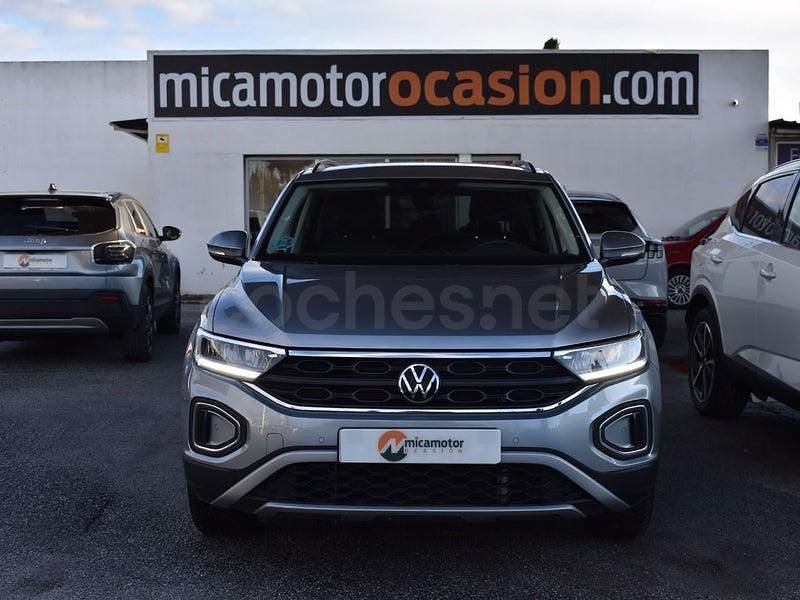 Usado VW T-Roc Advance 110 CV (80 kW) 2022 Gris / plata SUV