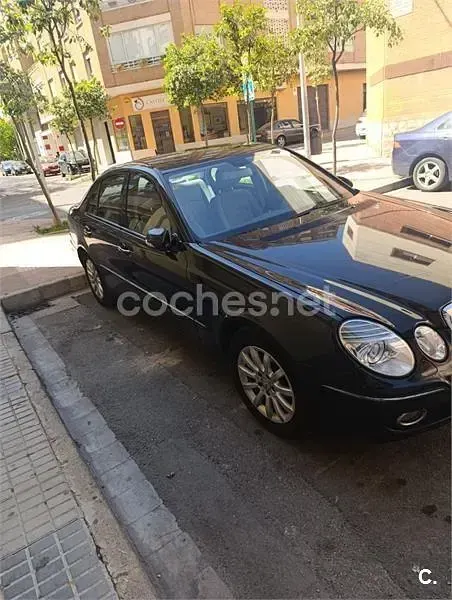 Usado Mercedes E280 Classic 190 CV (139 kW) 2007 Negro Berlina