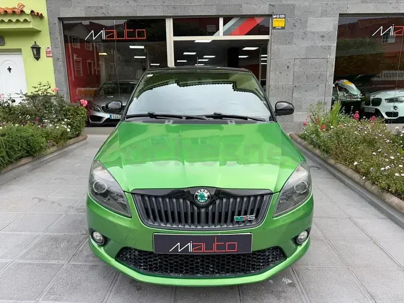 Usado Skoda Fabia RS 180 CV (132 kW) 2012 Verde Berlina