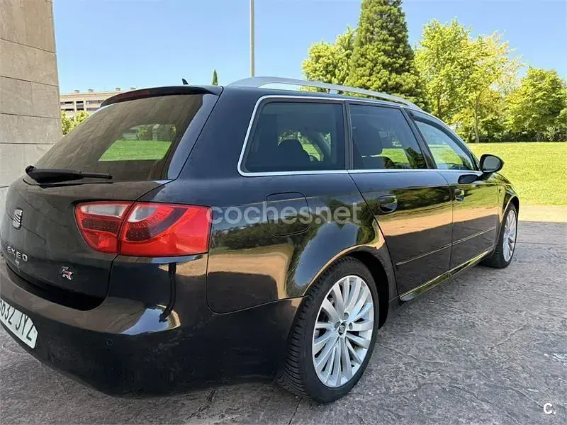 Usado Seat Exeo Sport 143 CV (105 kW) 2012 Negro Familiar