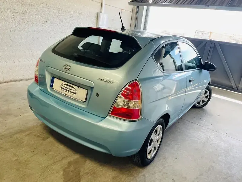 Usado Hyundai Accent 110 CV (80 kW) 2009 Azul Berlina