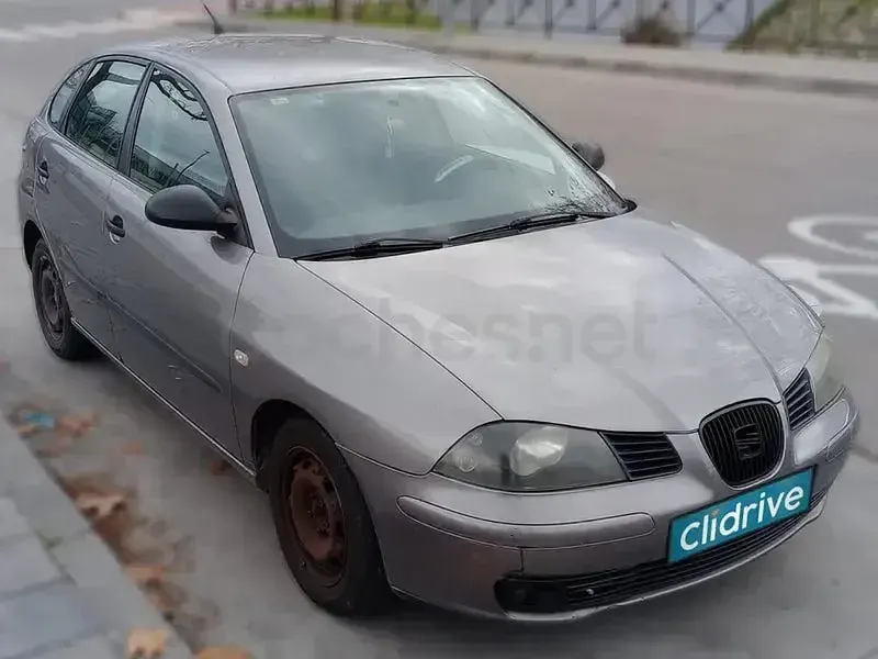 Usado Seat Ibiza Reference 70 CV (51 kW) 2004 Gris / plata Utilitario