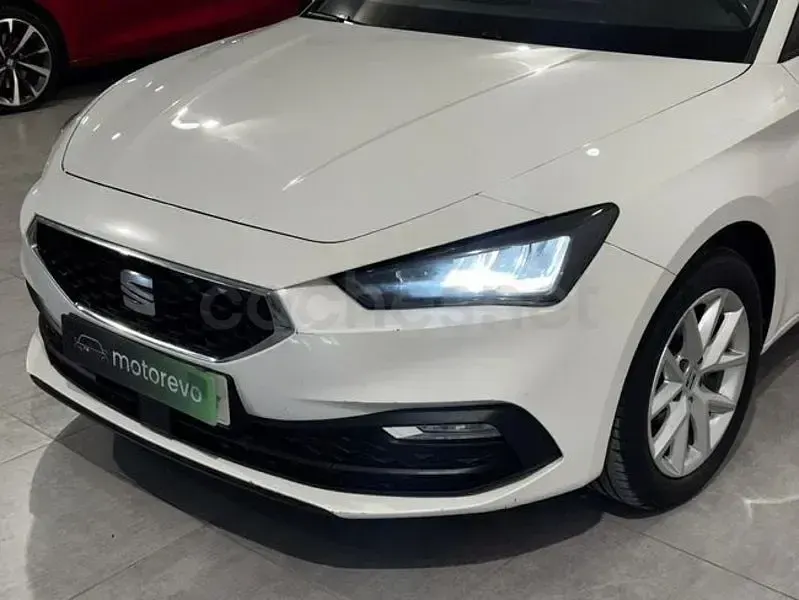 Usado Seat Leon Style 115 CV (84 kW) 2021 Blanco Berlina