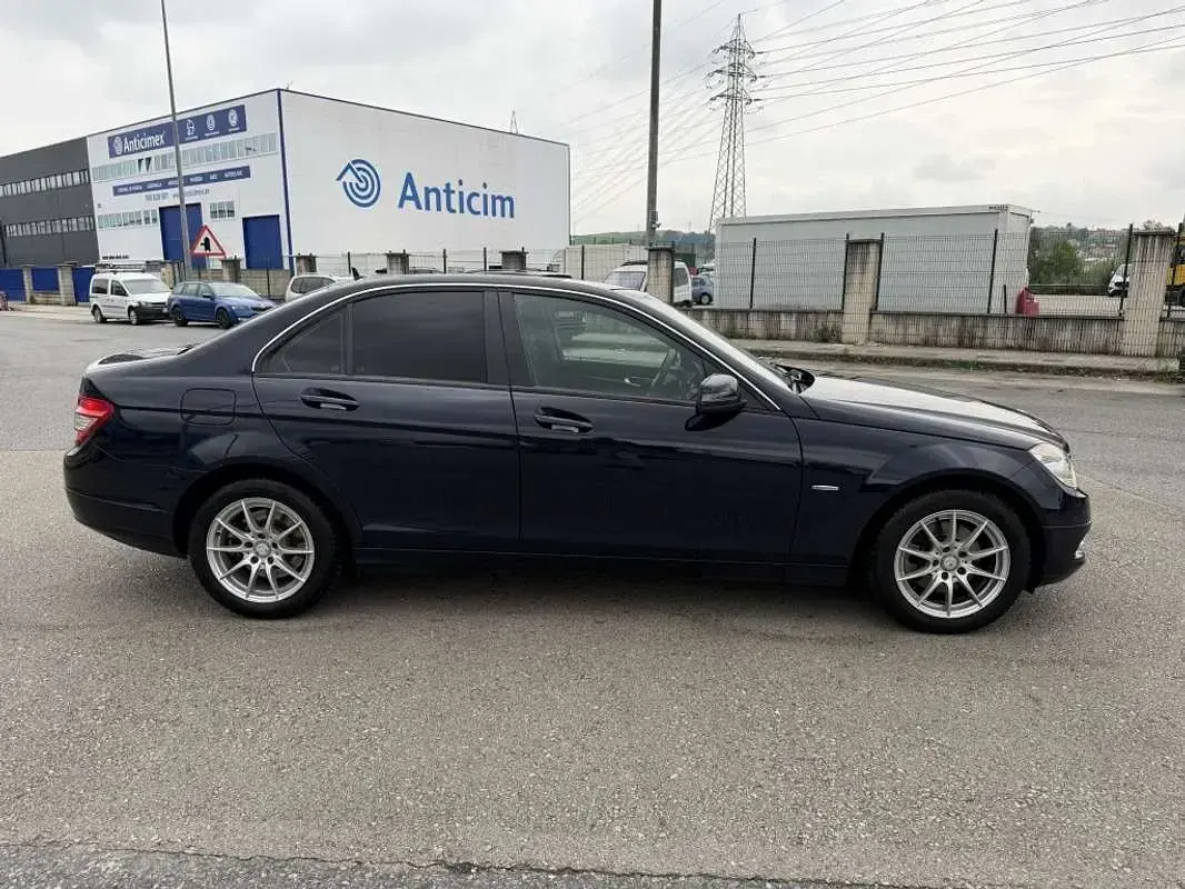 Usado Mercedes C220 Elegance 170 CV (125 kW) 2010 Azul Berlina