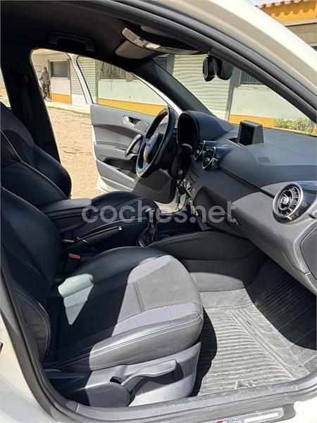 Usado Audi A1 Sportback Ambition 122 CV (89 kW) 2012 Blanco Utilitario