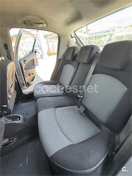Usado Peugeot 206 70 CV (51 kW) 2005 Gris / plata Berlina