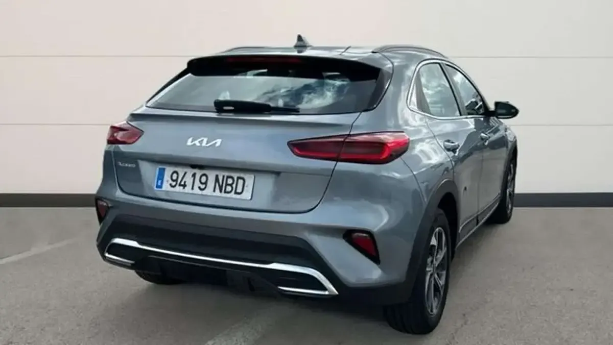 Usado Kia XCeed 101 CV (74 kW) 2025 Plateado SUV
