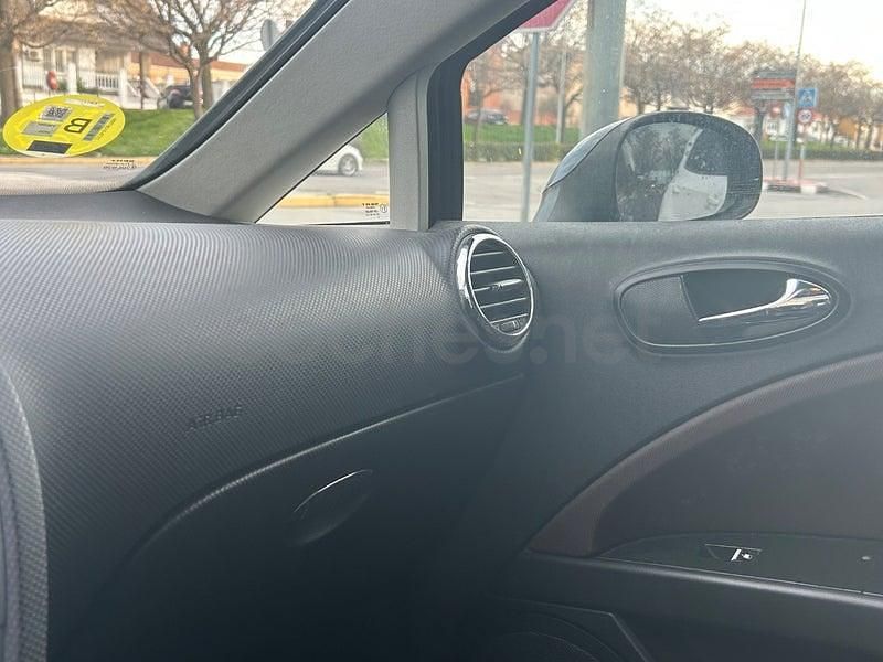 Usado Seat Leon Sport 140 CV (102 kW) 2005 Negro Utilitario