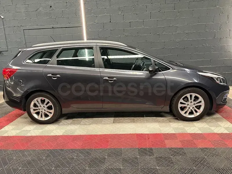 Usado Kia Ceed Sportswagon 128 CV (94 kW) 2012 Gris / plata Familiar