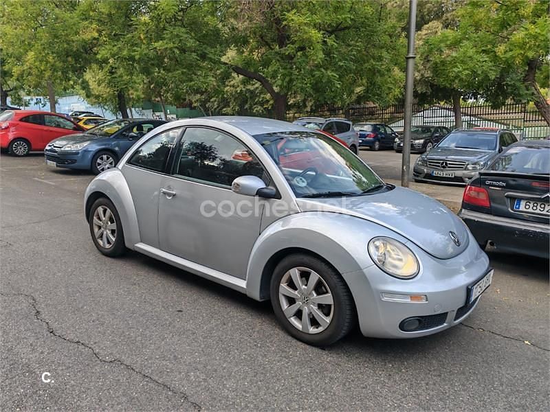 Usado VW New Beetle 105 CV (77 kW) 2007 Gris / plata Utilitario