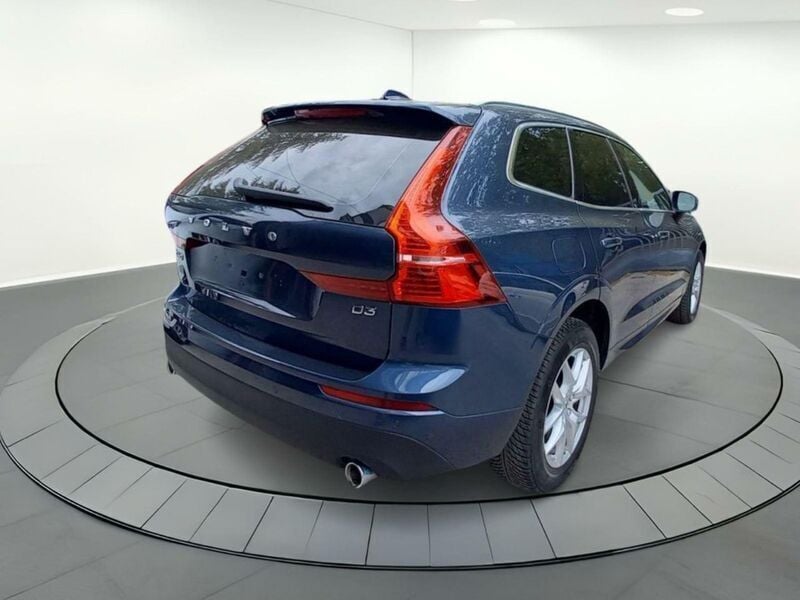 Używany Volvo XC60 Momentum 150 KM (110 kW) 2019 Niebieski SUV