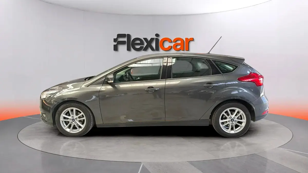 Usado Ford Focus ST-Line 125 CV (91 kW) 2017 Gris Berlina