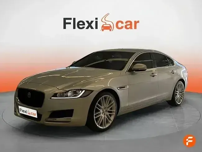 Usado Jaguar XF Portfolio 180 CV (132 kW) 2017 Gris Berlina