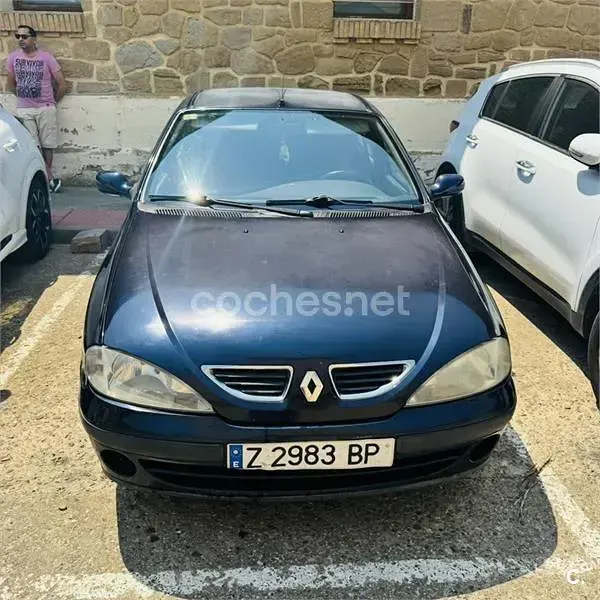 Usado Renault Mégane 95 CV (69 kW) 2000 Azul Berlina
