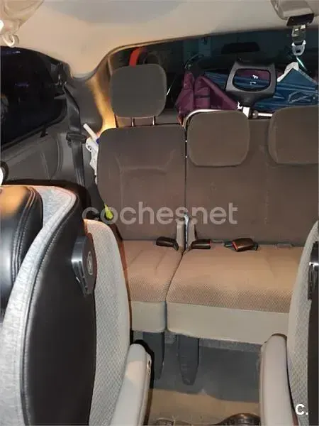 Usado Chrysler Grand Voyager 150 CV (110 kW) 2007 Gris / plata Monovolumen