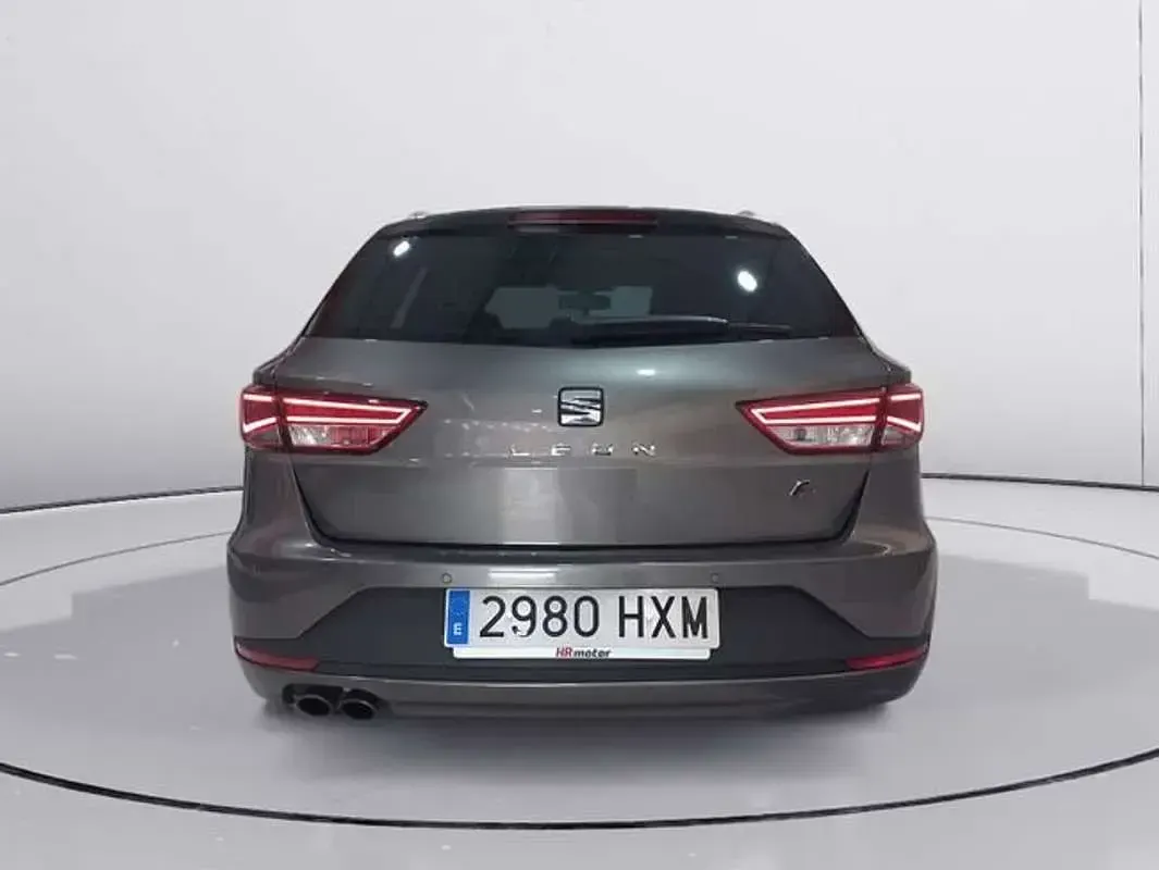 Usado Seat Leon FR 122 CV (89 kW) 2014 Gris Utilitario