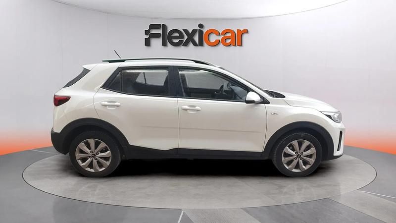 Usado Kia Stonic 84 CV (61 kW) 2022 Blanco SUV