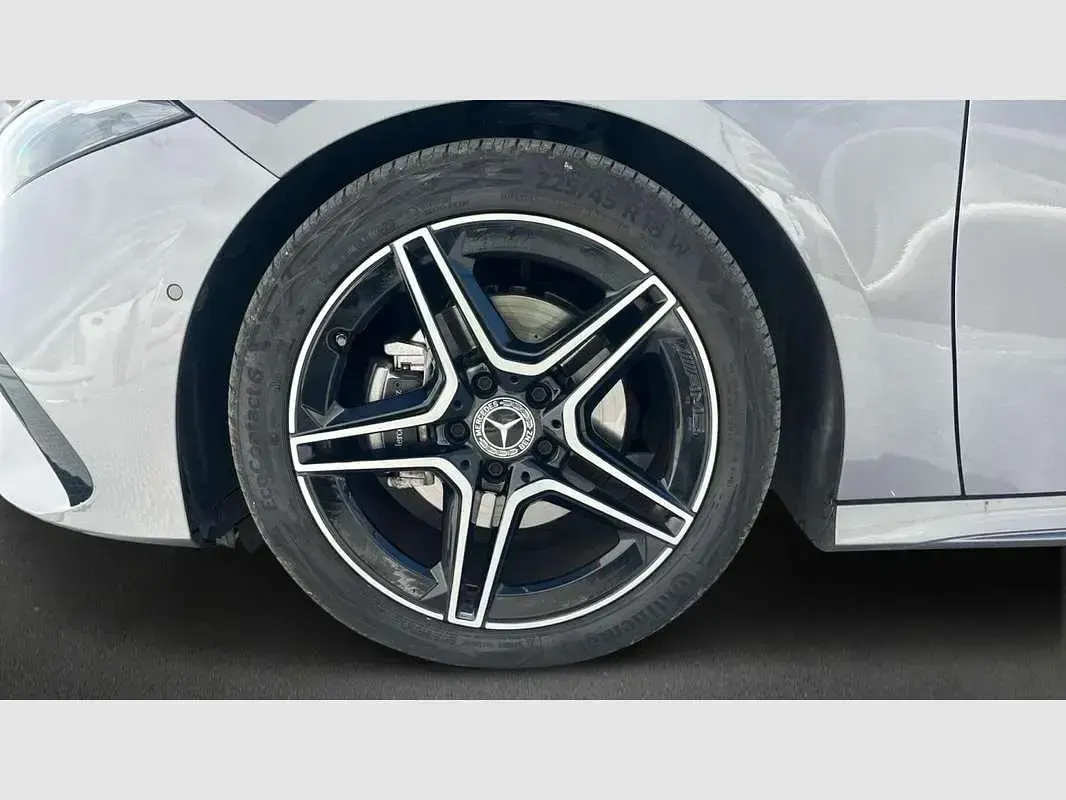 Usado Mercedes A180 109 CV (80 kW) 2025 Gris Utilitario