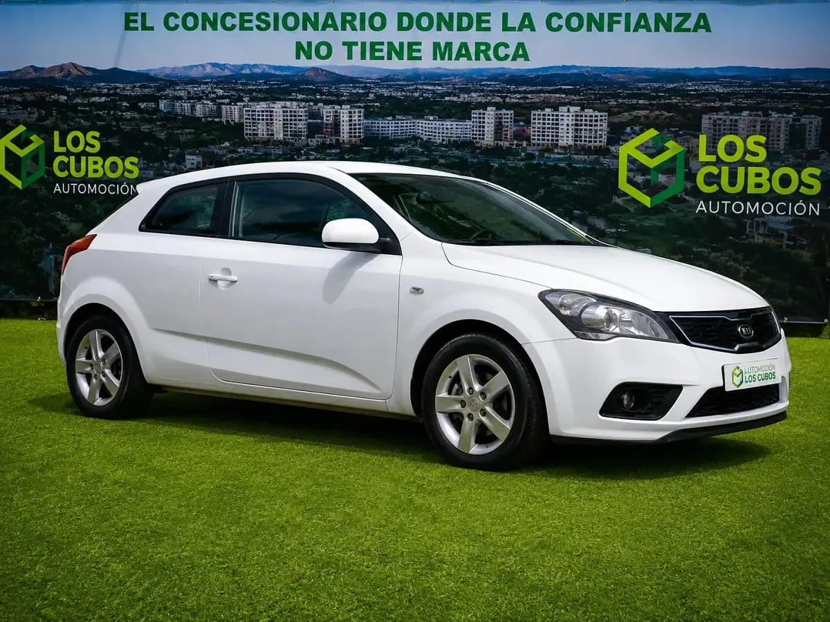 Usado Kia ProCeed 90 CV (66 kW) 2011 Blanco Utilitario