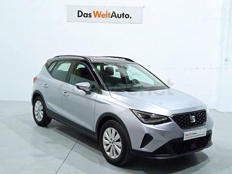Usado Seat Arona Style 110 CV (80 kW) 2024 Gris plata SUV