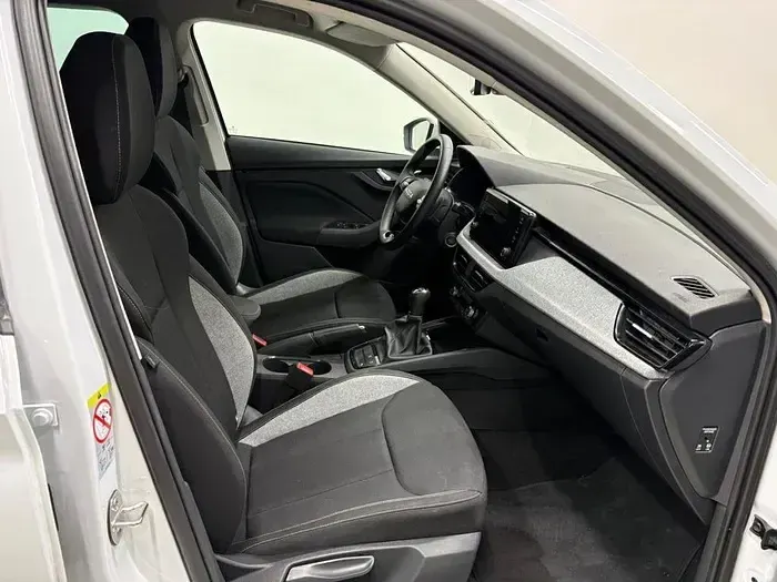 Usado Skoda Kamiq Selection 115 CV (84 kW) 2025 Blanco SUV