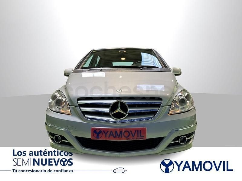 Usado Mercedes B180 109 CV (80 kW) 2011 Gris / plata Monovolumen