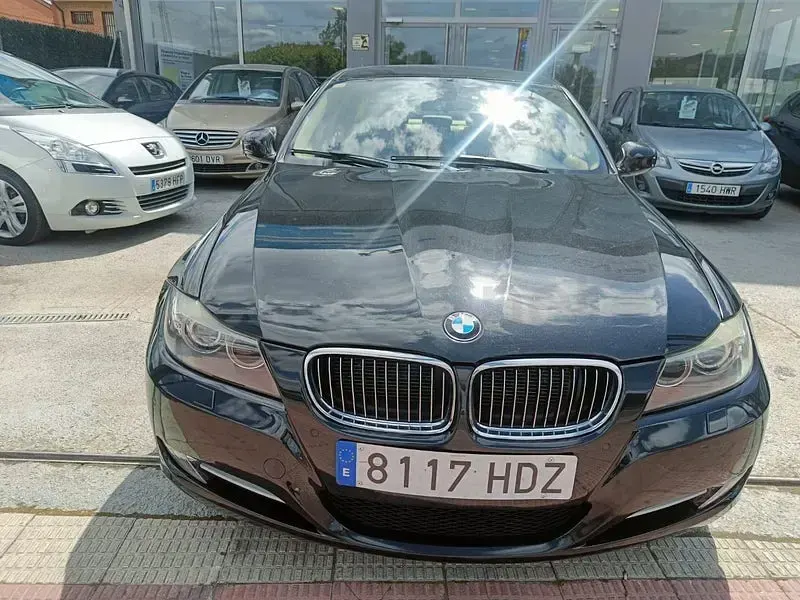 Usado BMW 318 Comfort Edition 143 CV (105 kW) 2011 Negro Berlina