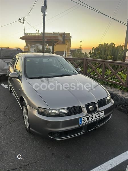 Usado Seat Leon Stella 105 CV (77 kW) 2004 Gris / plata Utilitario