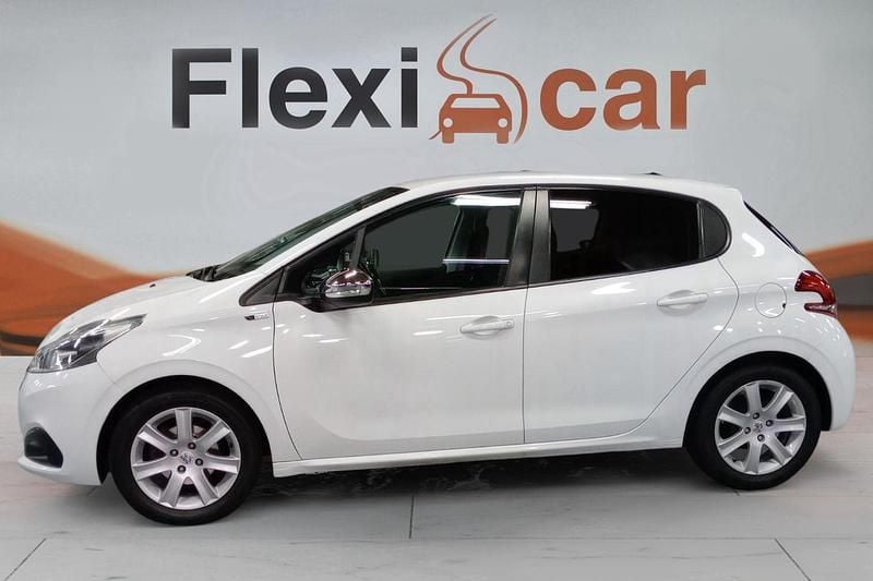 Usado Peugeot 208 Allure 82 CV (60 kW) 2014 Blanco Utilitario