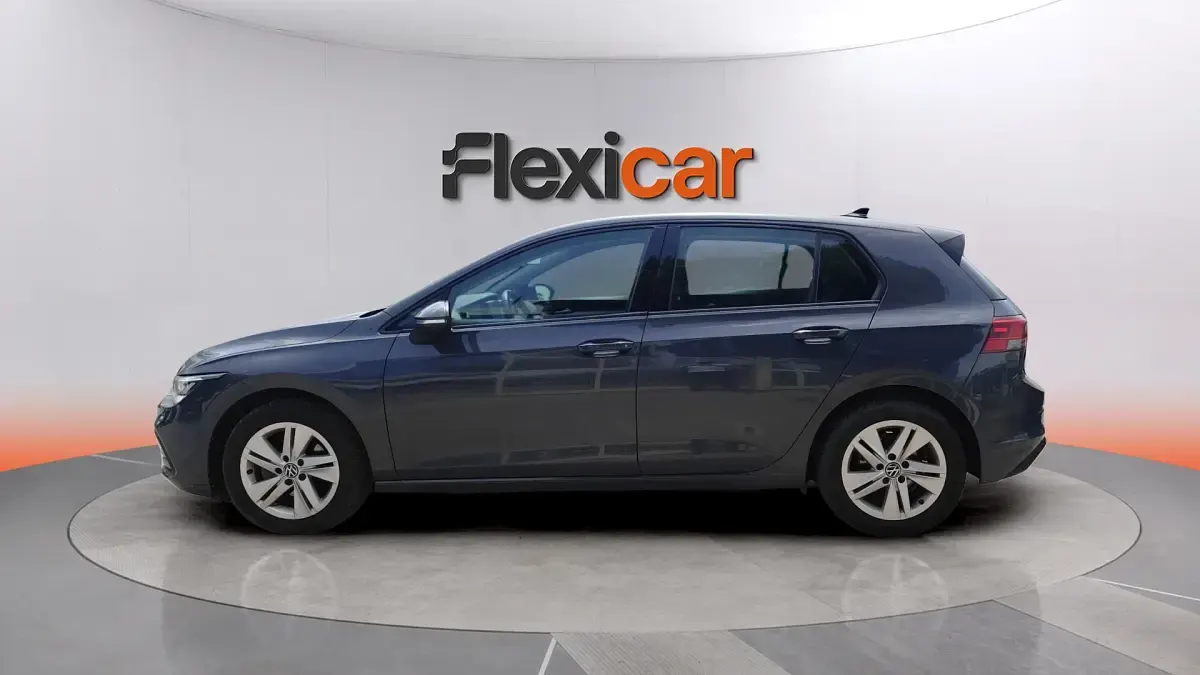 Usado VW Golf VIII 110 CV (80 kW) 2022 Gris Berlina