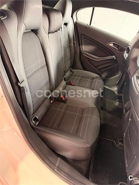 Usado Mercedes A180 Urban 109 CV (80 kW) 2013 Blanco Berlina