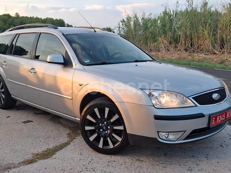 Gris / plata Usado 2003 Ford Mondeo Ghia Familiar | 5995 € - Imagen 1/4