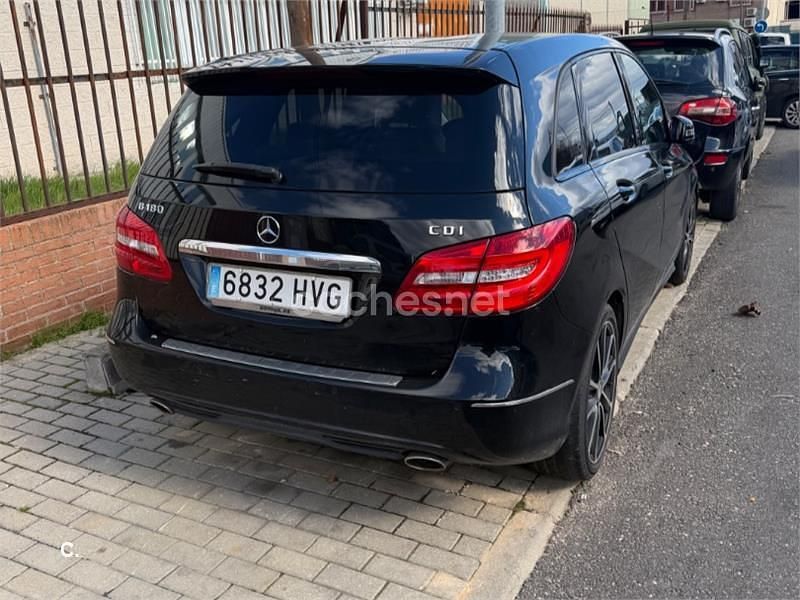 Usado Mercedes B180 109 CV (80 kW) 2014 Negro Monovolumen