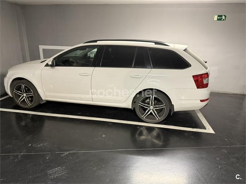Blanco Usado 2016 Skoda Octavia Ambition Familiar | 7999 € (Buen precio) - Imagen 1/4