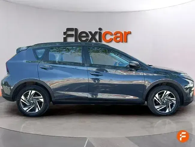 Usado Hyundai Bayon 84 CV (61 kW) 2022 Gris SUV