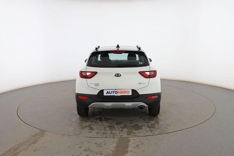 Usado Kia Stonic 101 CV (74 kW) 2021 Blanco SUV